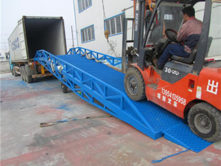 卸貨平(píng)台廠家(jia)-渭南裝(zhuang)卸貨平(ping)台生産(chan)廠家-渭(wei)南裝卸(xiè)貨平台(tai)批發